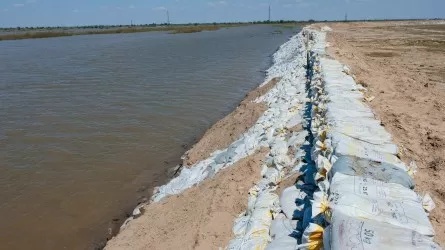 Паводки в Казахстане: вода прибывает