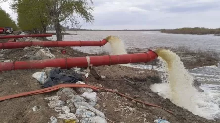 Паводки в Казахстане: уровень воды повышается
