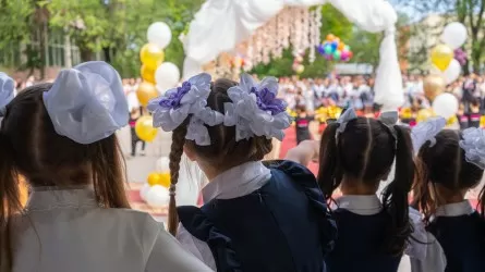 Учебный год закончился по-новому в школах Казахстана 