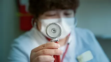 В районных больницах Казахстана сохраняется дефицит врачей
