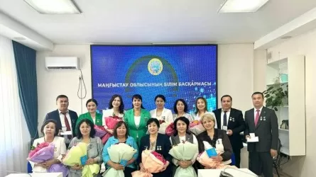 Казахстанским педагогам вручили ведомственные награды