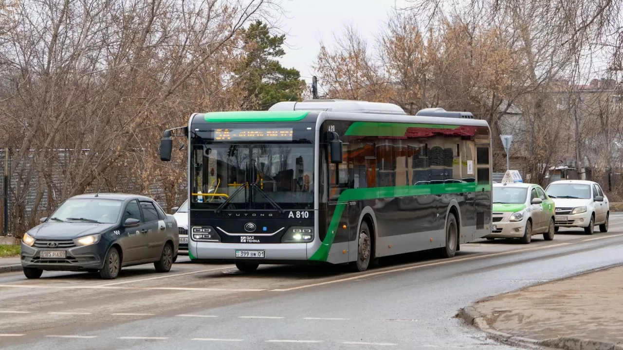 Почти полтора десятка автобусов изменили свои маршруты в Астане