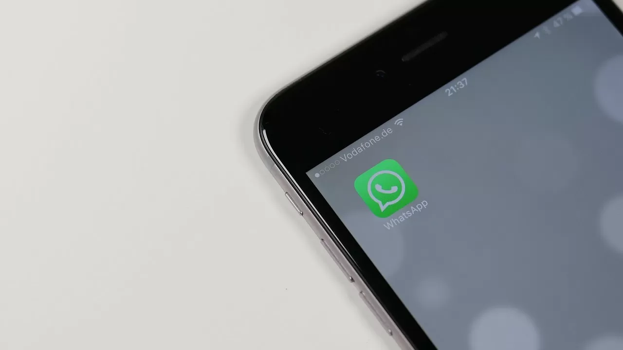 Специальный ИИ-помощник может появиться в мессенджере WhatsApp