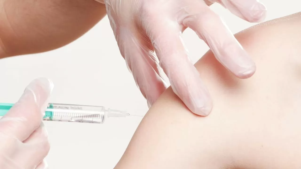 Вакцинацию от вируса папилломы человека в РК могут получать девочки с 1 сентября