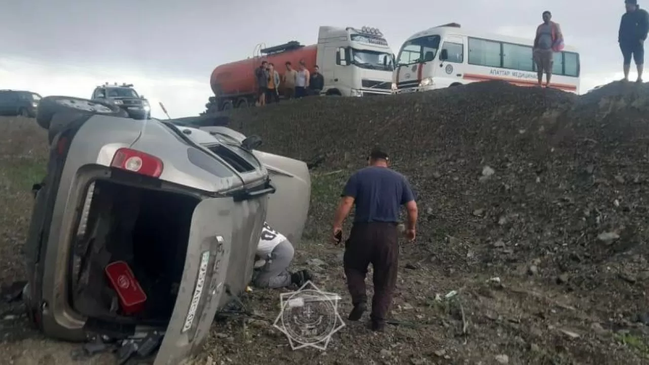 Две машины столкнулись ранним утром 10 июня в Карагандинской области 