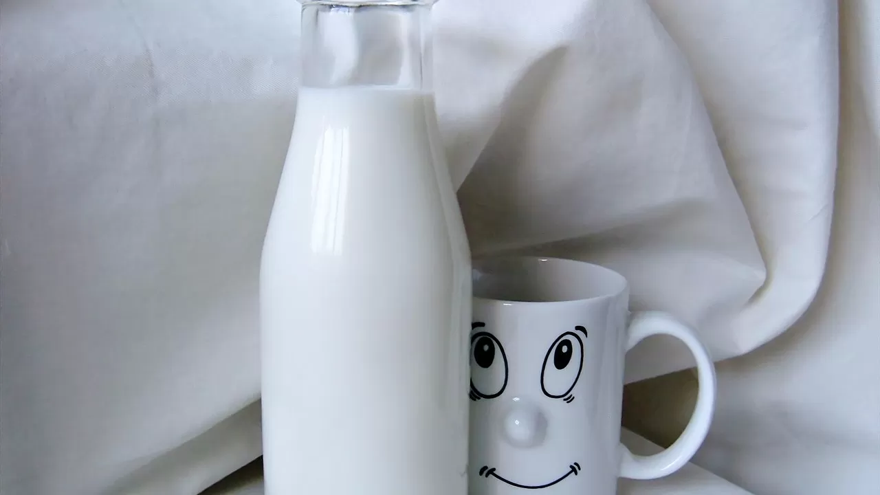 Почему в супермаркетах казахстанское молоко лежит на нижних полках?  
