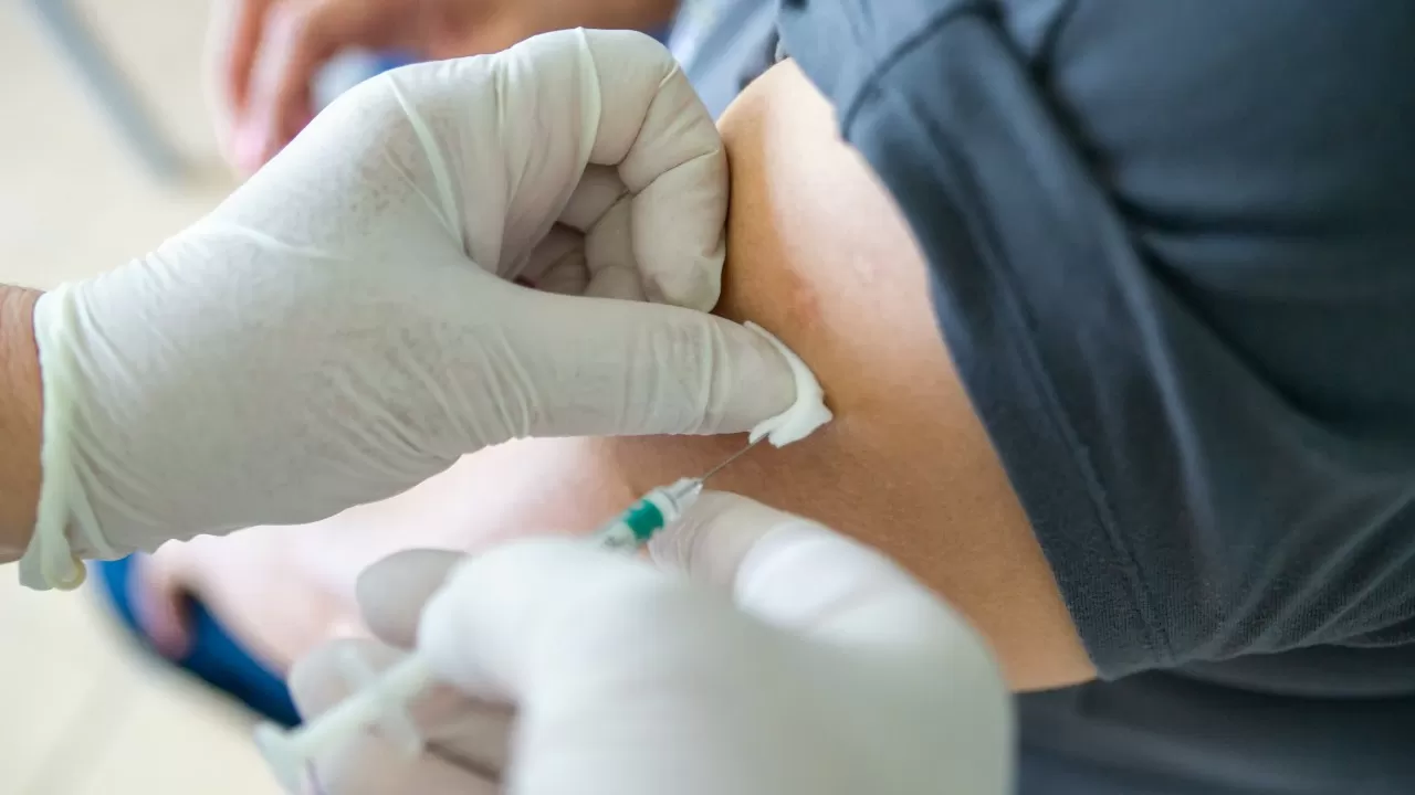 Прививка от рака: в России разработали вакцину от онкологии