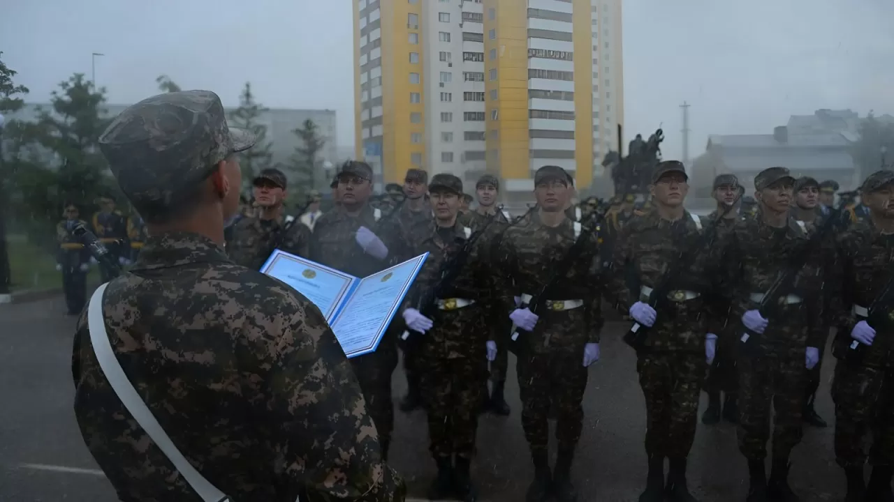 Қорғаныс министрлігі әскерге көшеден күштеп әкетуге қатысты пікір білдірді