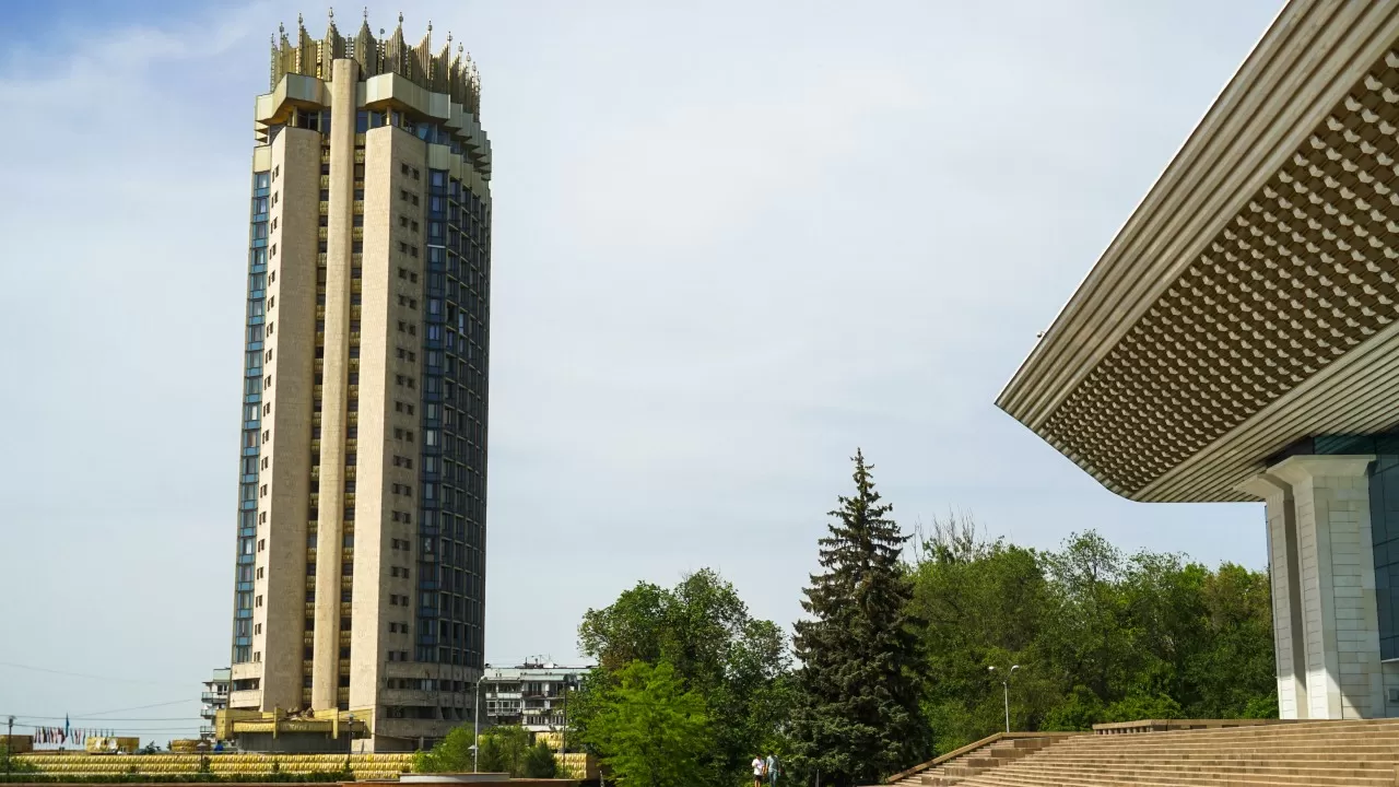 Алматинские власти подают в суд на владельца гостиницы "Казахстан"