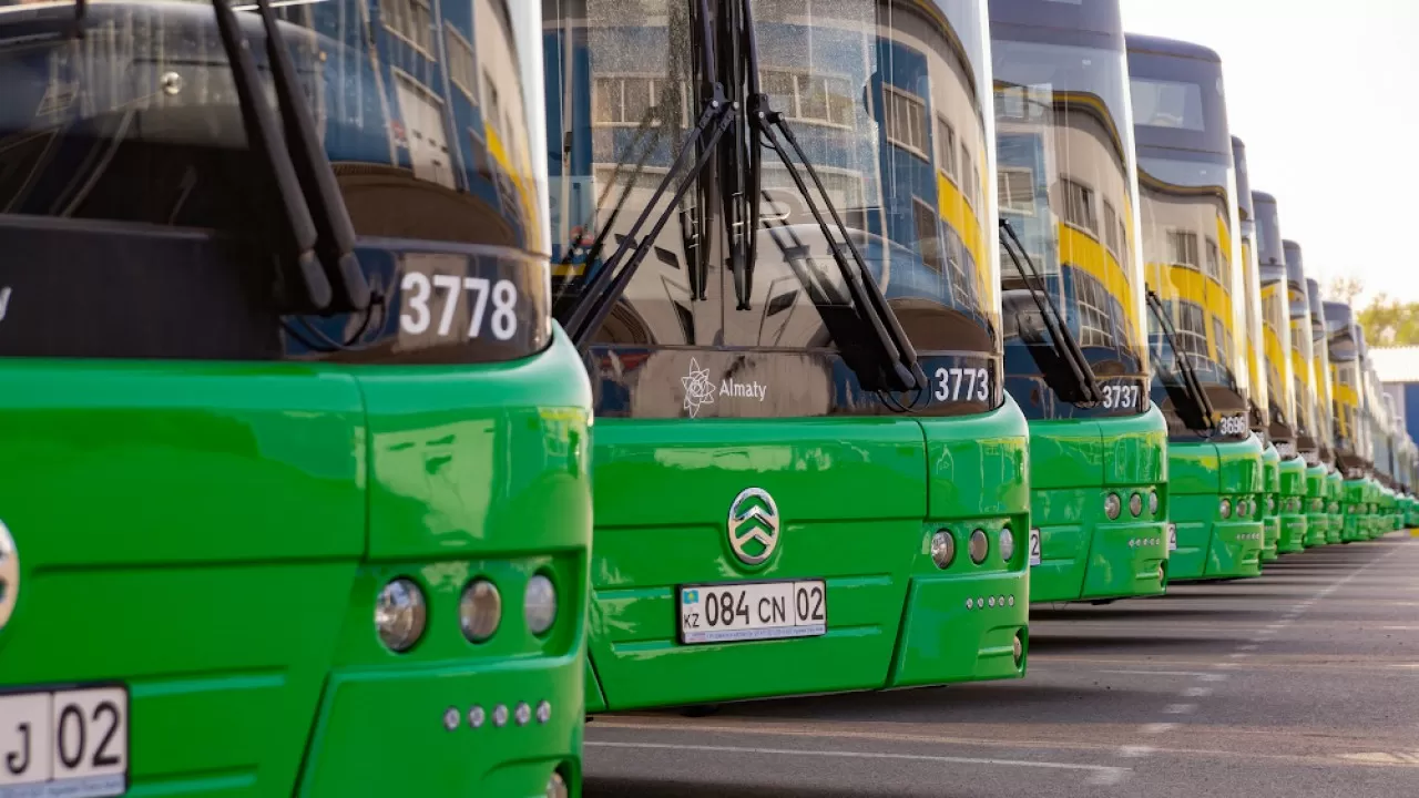 Наличные могут перестать принимать в автобусах Алматы