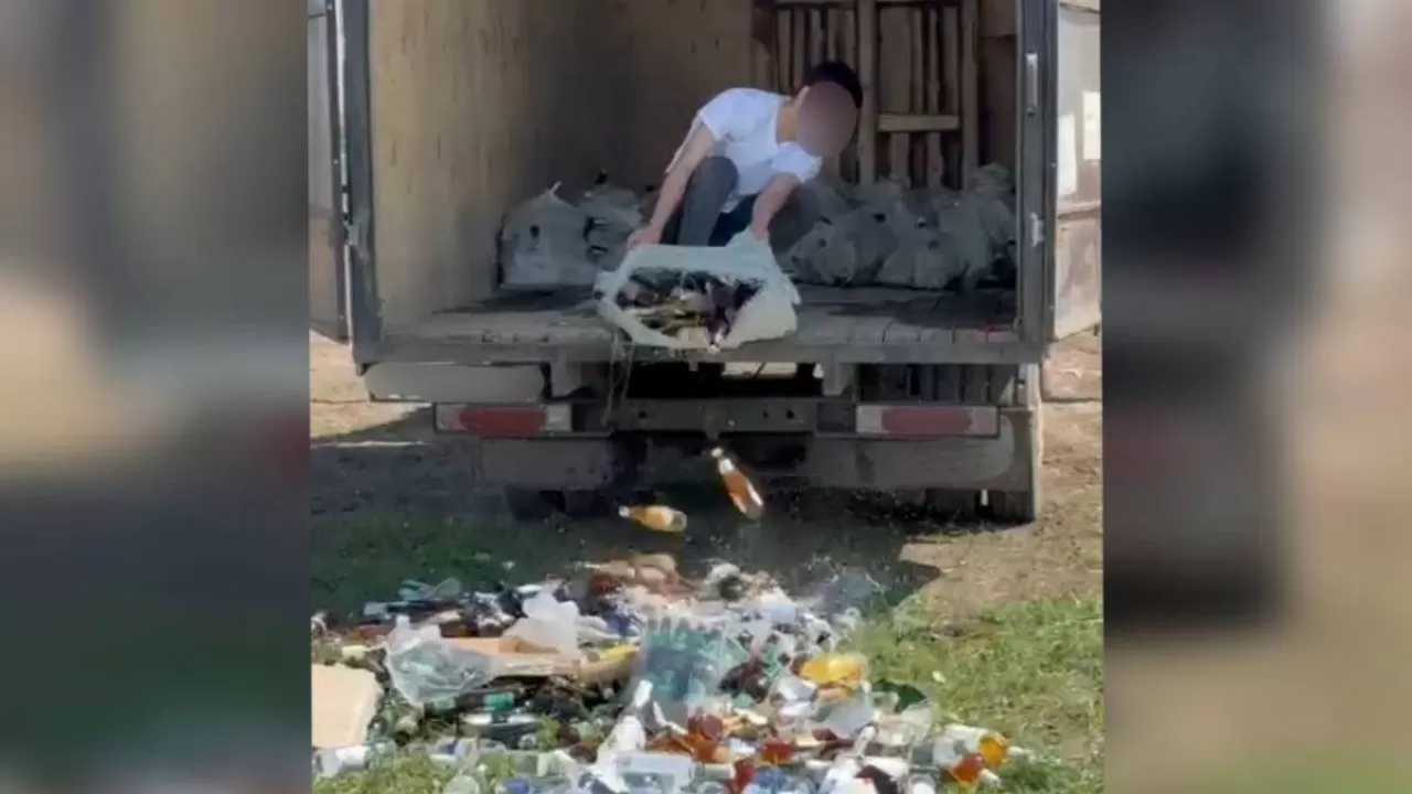 Тяжелая техника раздавила изъятый алкоголь в Павлодарской области 
