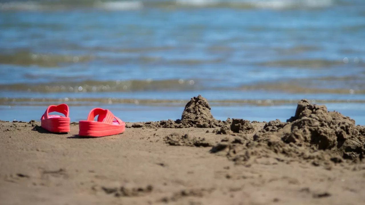 Почему костанайские спасатели вынуждены проверять пляжи перед открытием