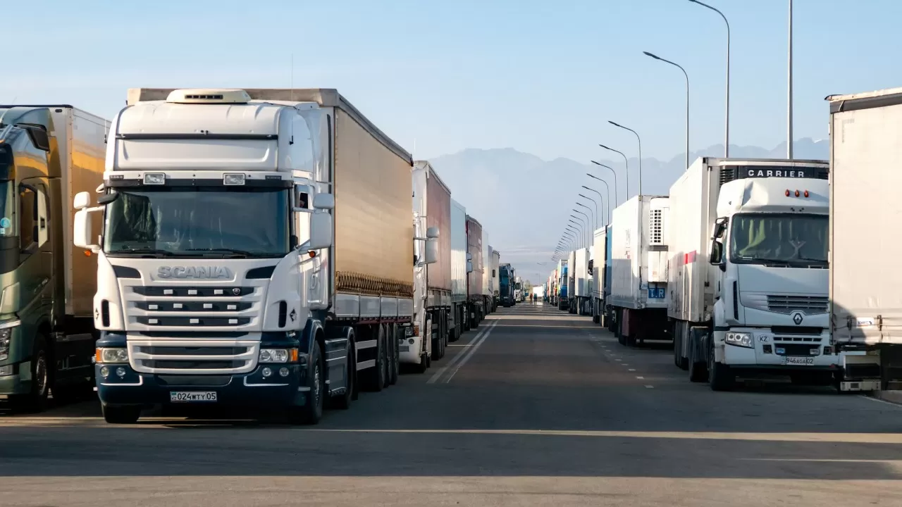 Казахстанским автоперевозчикам разрешат проезжать вглубь Китая