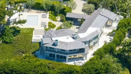 Ким Кардашьян полностью переделала свой "дом мечты" в Малибу, ранее принадлежавший Синди Кроуфорд