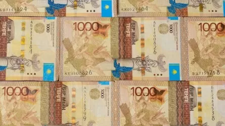 Подозрительную передачу денег полицейским Алматы увидел антикор в соцсетях
