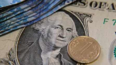 Доллар продолжает давить на тенге