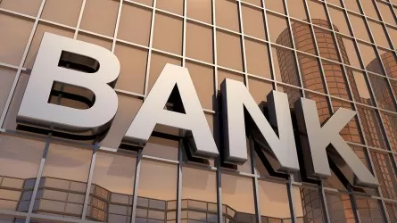 Банки в РК обяжут отдельно указывать комиссию по безналичным платежам и переводам денег