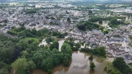 Сильнейшее наводнение накрыло запад Франции