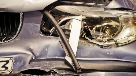 В результате ДТП военная машина повредила гражданский автомобиль