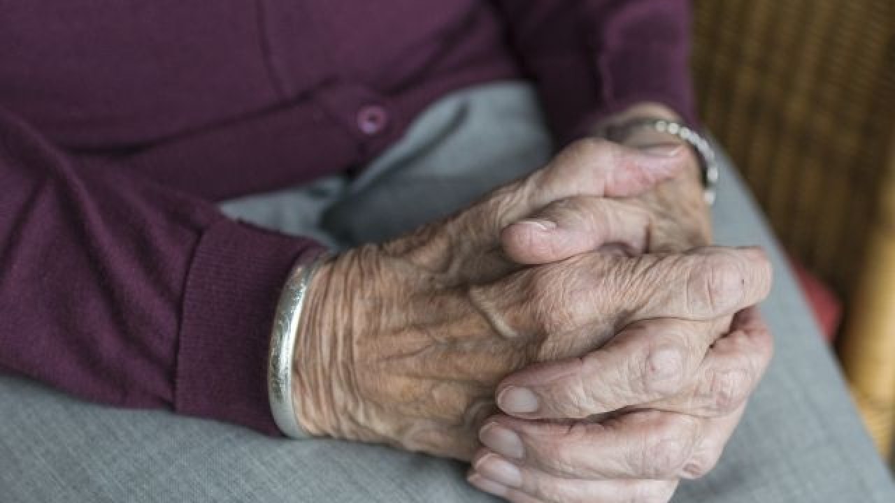 Олар өтіп бара жатқан адамды жыныстық қатынасқа шақырған.