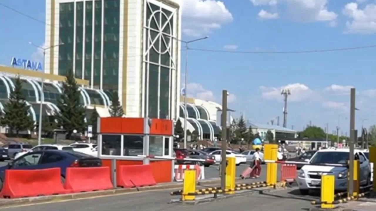 Парковка у вокзала "Астана" станет дешевле: когда начнут действовать новые тарифы 