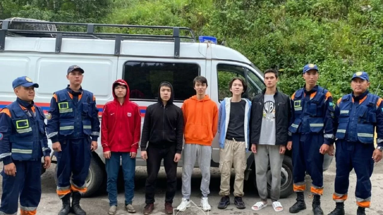 Группу туристов спасли в горах Алматинской области 