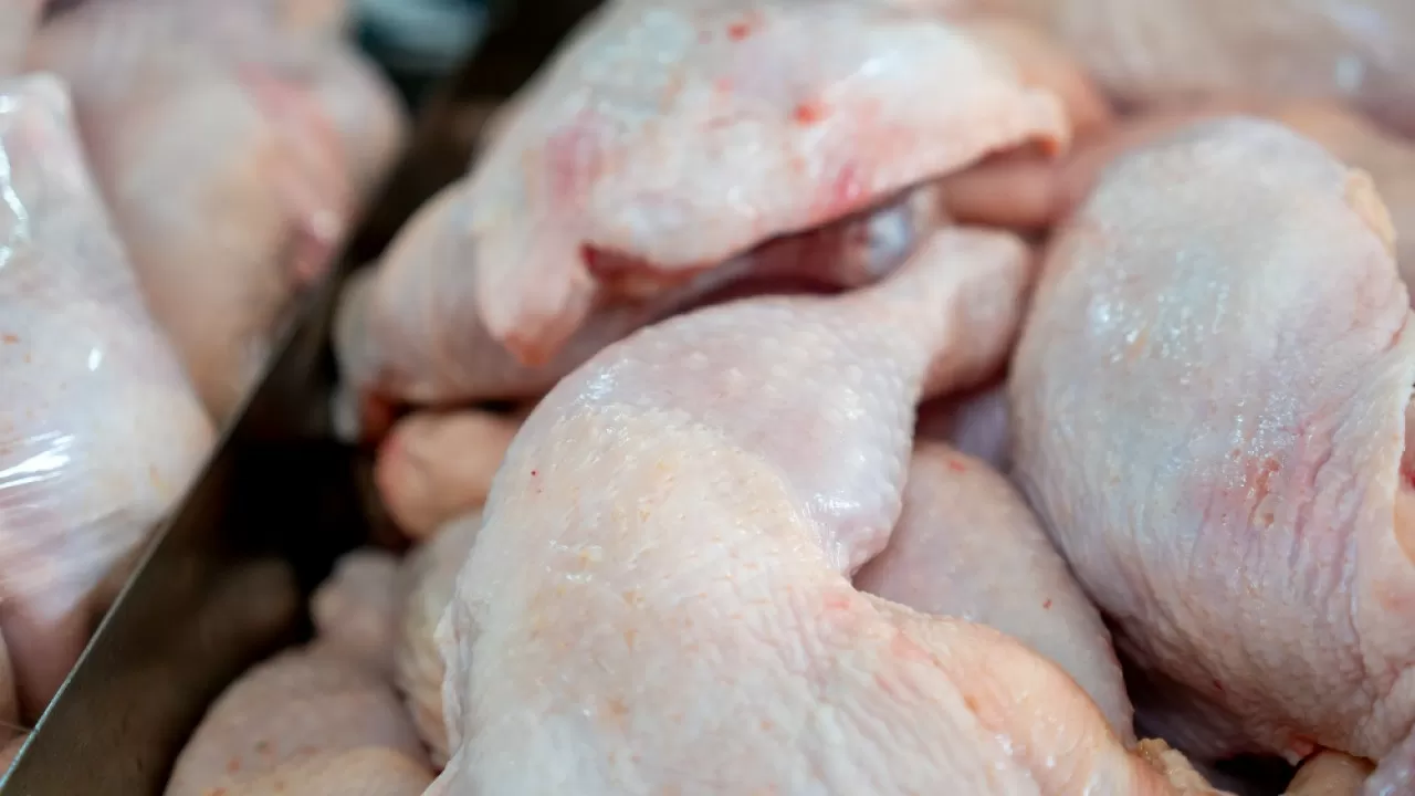 В Шымкенте уничтожили 35 тонн курятины из Китая
