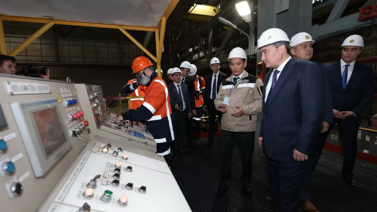 Премьер-министр РК наградил металлургов в ВКО