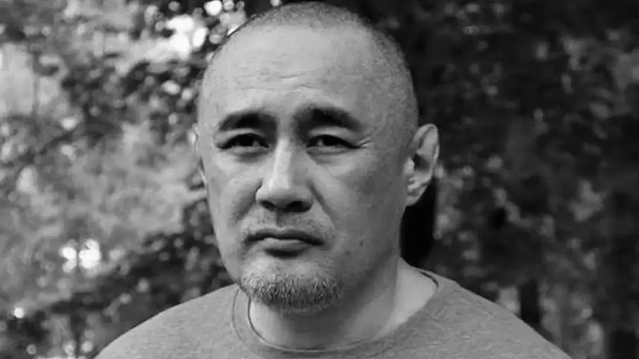 Казахстанский журналист Айдос Садыков скончался в Киеве  
