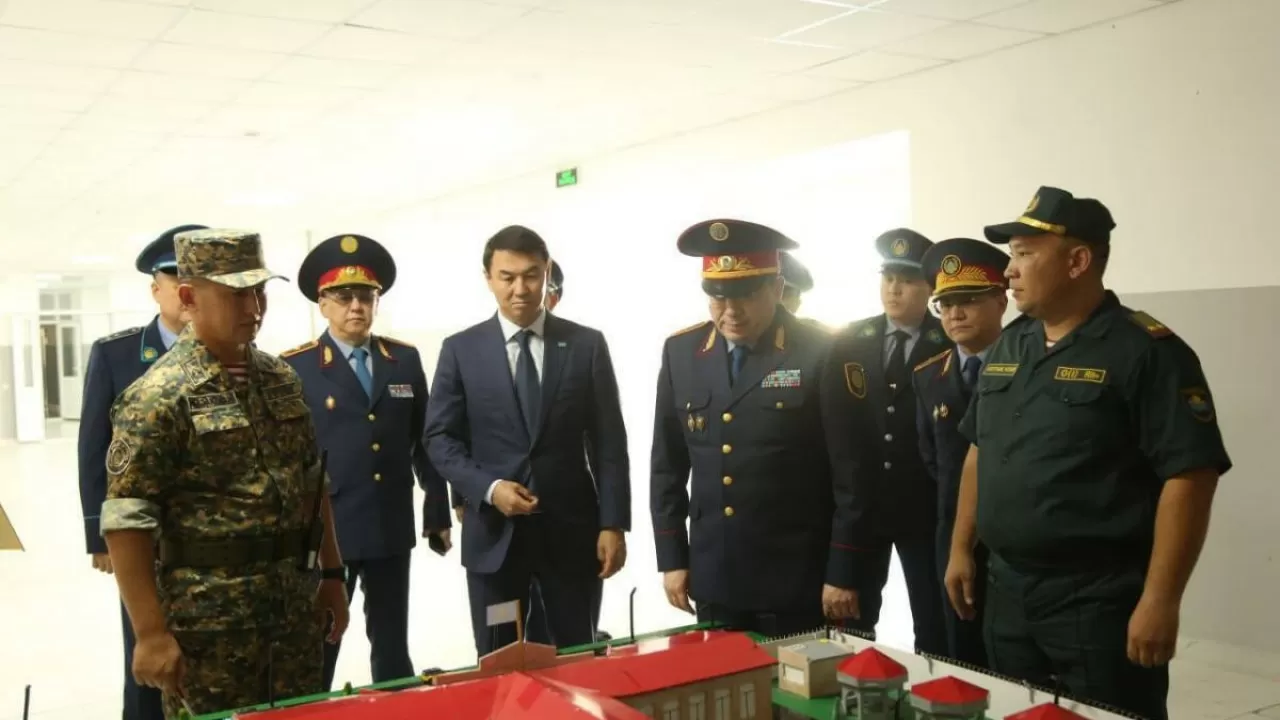 Глава МВД посетил Туркестанскую область с рабочей поездкой