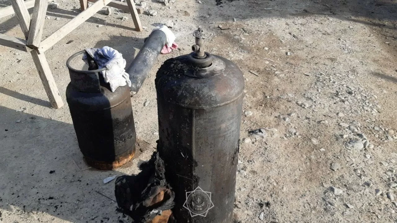 Газовые баллоны едва не взорвались в частном доме в Жетысуской области