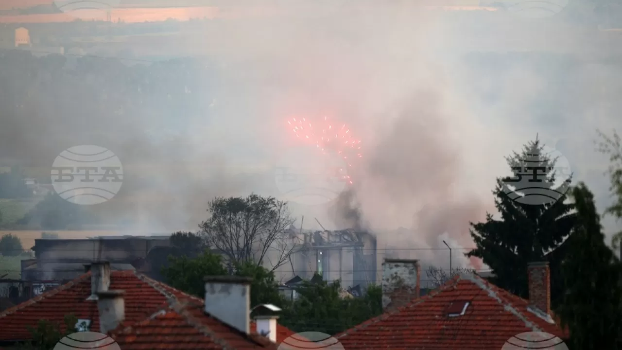 Крупный пожар на складе фейерверков в Болгарии: взрывы длятся более 12 часов