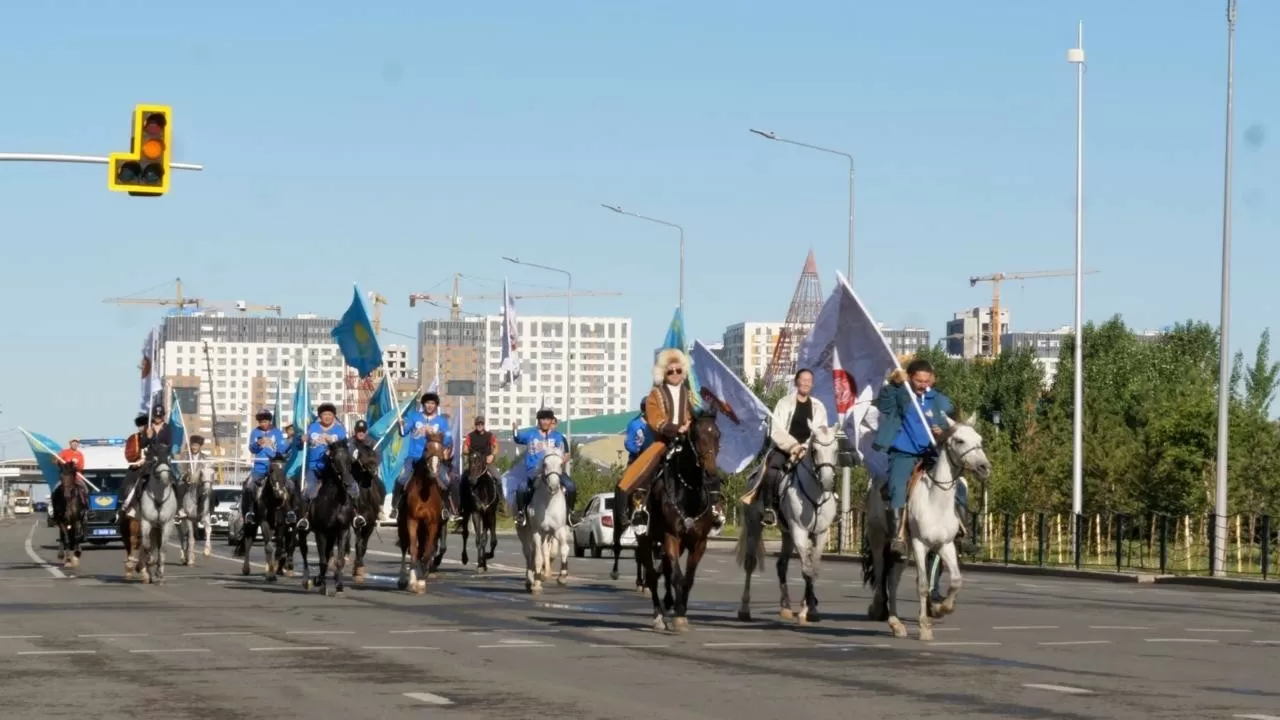 Астанада Дүниежүзілік көшпенділер ойындары қарсаңында шабандоздардың шеруі өтті