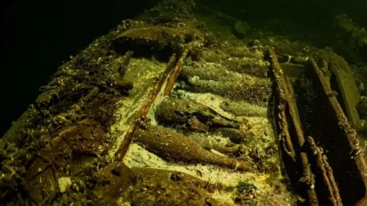 Затонувшее судно с редким шампанским обнаружили шведские водолазы 