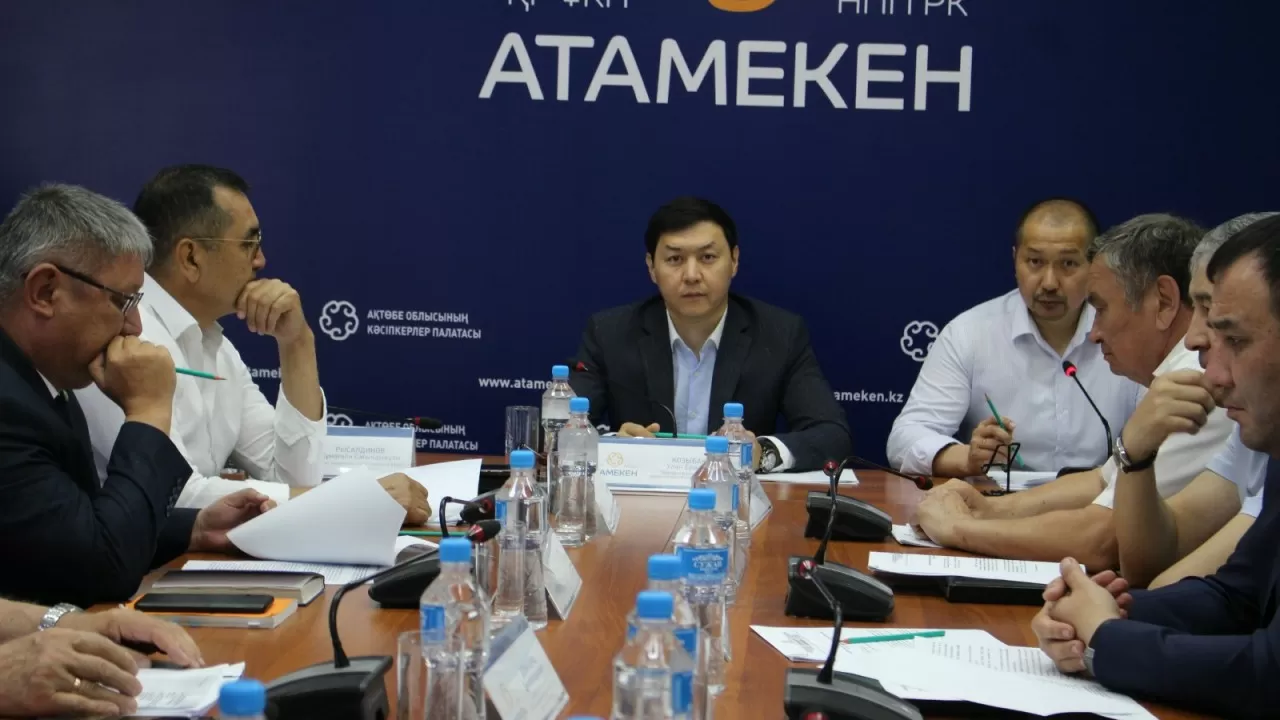 Фермеры Актюбинской области бьют в набат: свои работать не хотят, а иностранцев не пускают