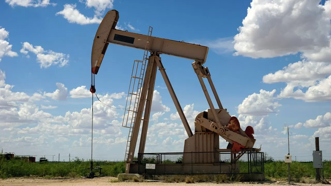 Цены на нефть вновь подскочили: Brent растет после падения 
