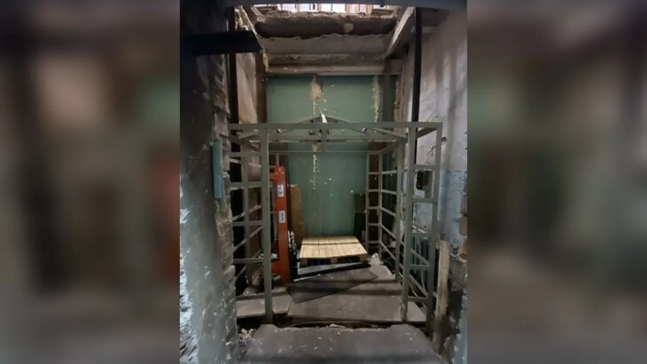 Санкт-Петербургте лифт шахтаға құлап, бір адам зардап шекті