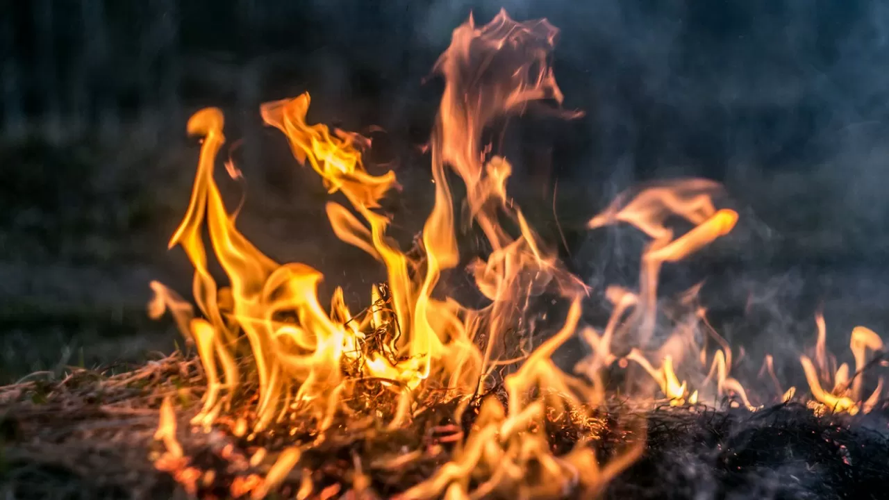 Огнеборцы ликвидировали крупный пожар в Астане