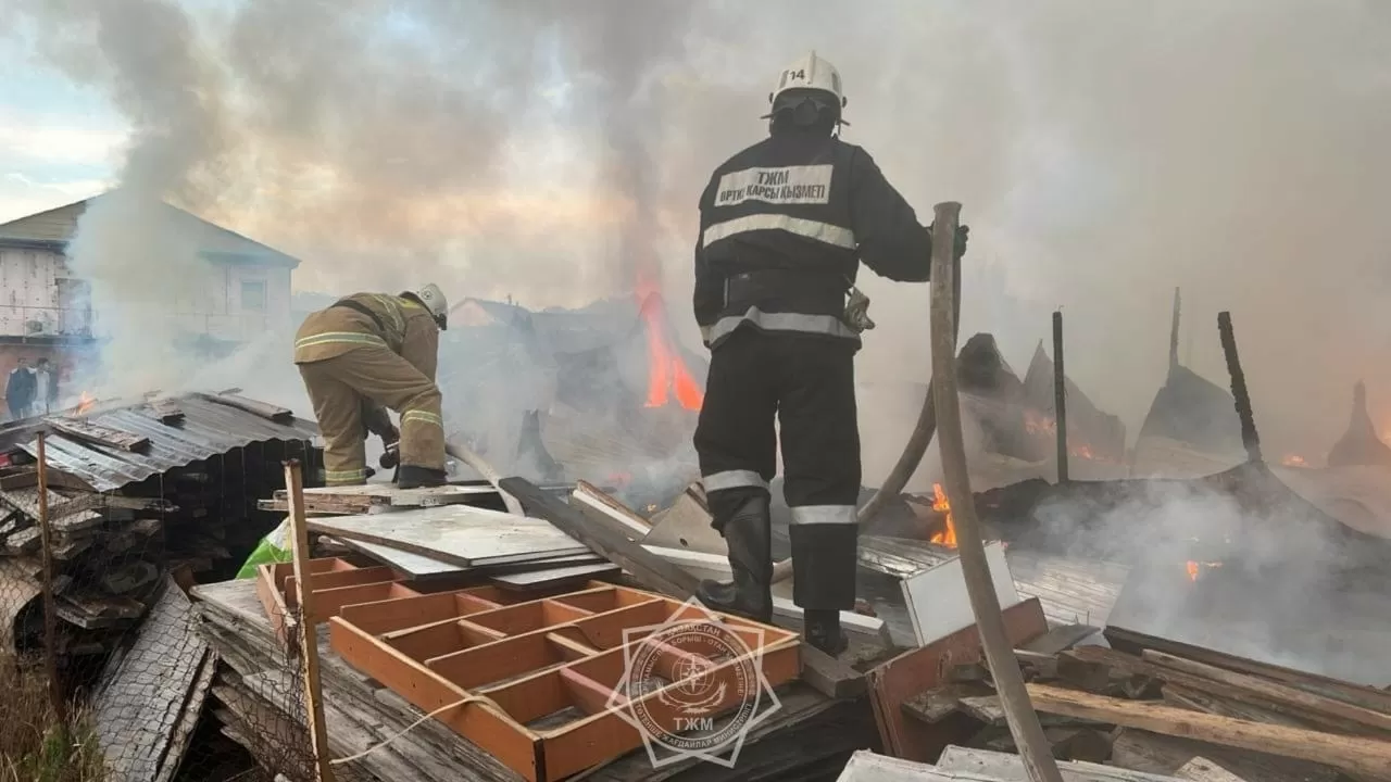 Большой ущерб от двух пожаров предотвратили огнеборцы Казахстана 