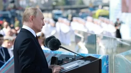 Путин әскери-теңіз шеруін қабылдау барысында АҚШ-қа ескерту жасады