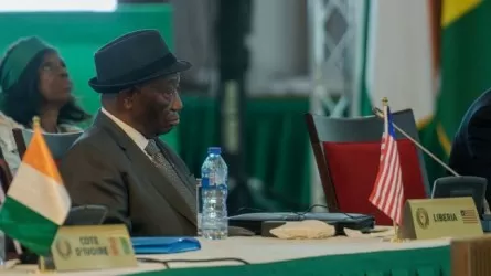 Либерия президенті жалақысын 40 пайызға қысқартты