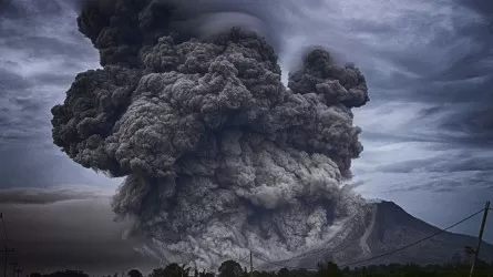 Извержение вулкана Безымянный усилилось на Камчатке 