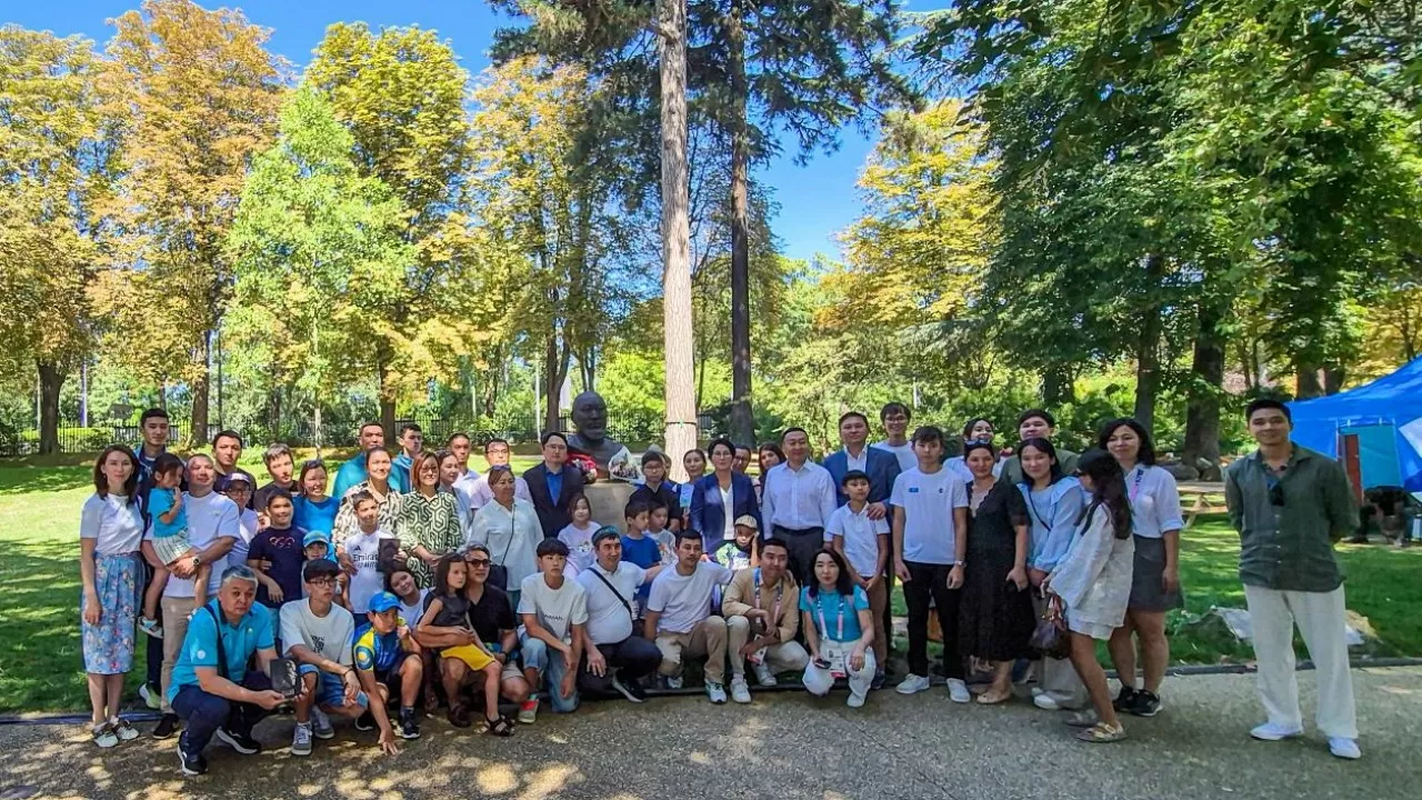 Абай күні Париж төрінде аталып өтті