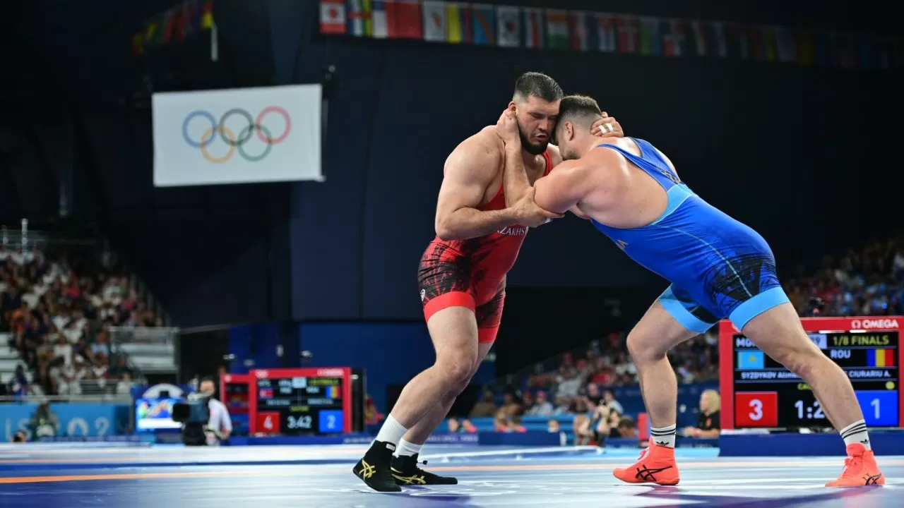 Борец Алимхан Сыздыков пробился в 1/4 финала Олимпийских игр