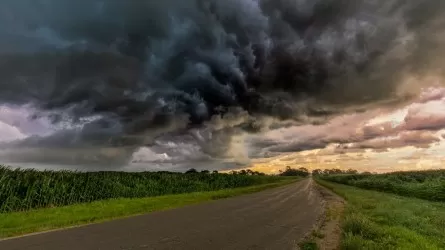 Еліміздің басым бөлігінде күн күркіреп, жаңбыр мен бұршақ жауады 