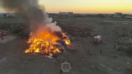 Крупный пожар произошел в Уральске на мусорном полигоне