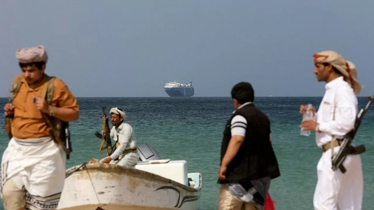 Хуситы атаковали судно в Красном море