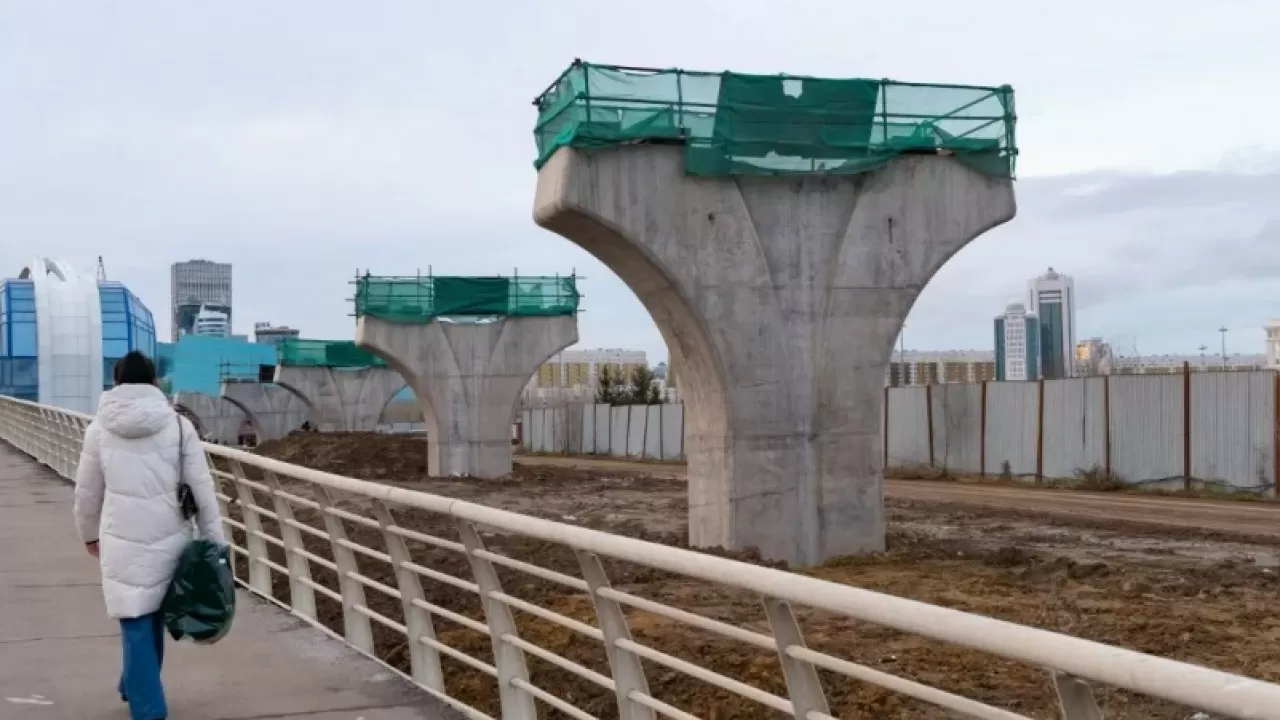 В Астане завершено возведение всех опор LRT  