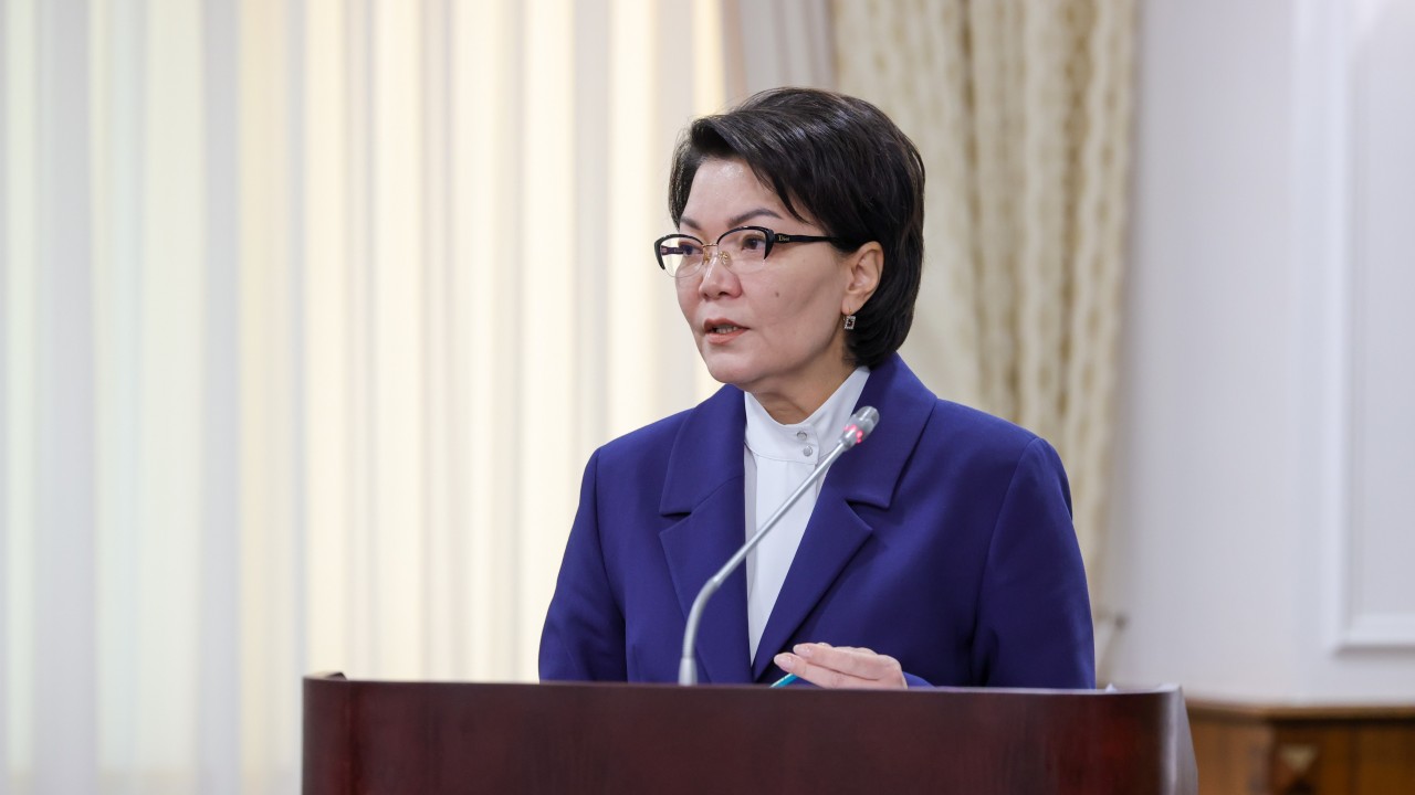 Нити әкесі мас қызын порно видеоны тегін жейді