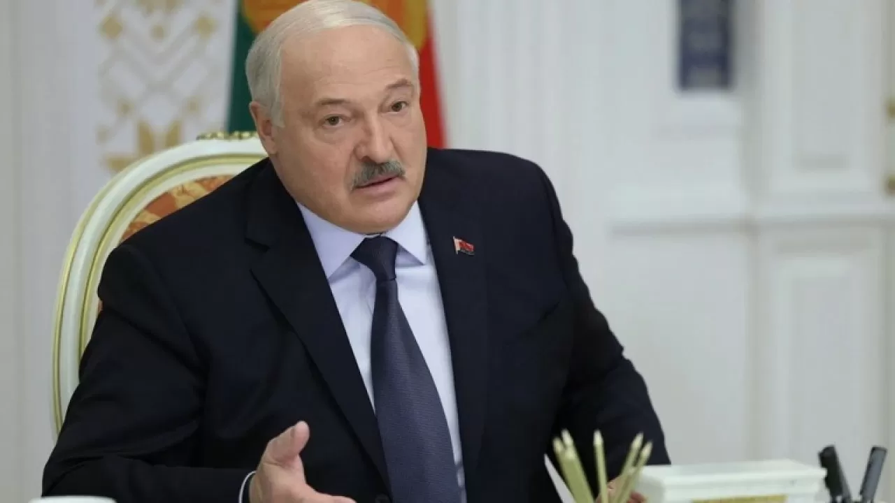 Александр Лукашенко заявил, что не пытается удержать власть силой 